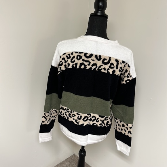 ⭐️Mixed Pattern Sweater - Picture 2 of 3